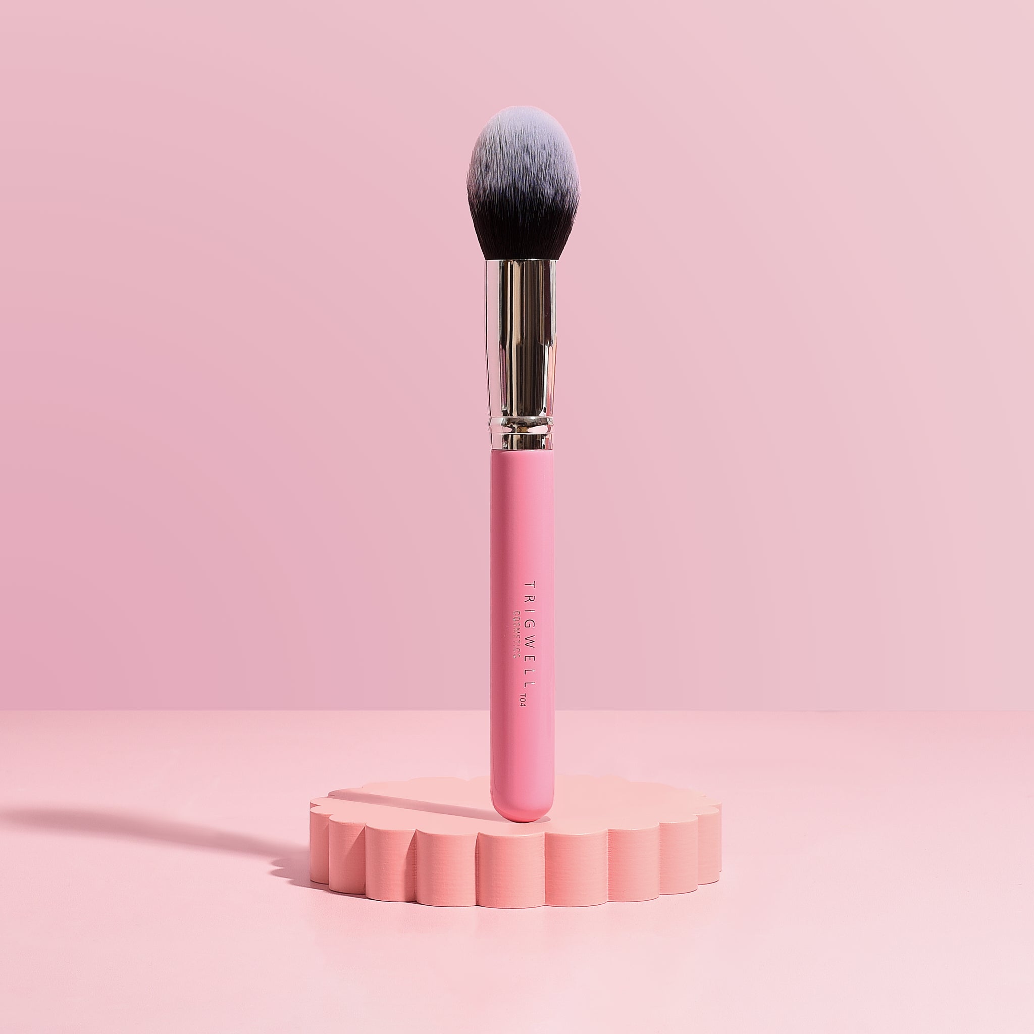 Image of T04 brush - a dome shaped brush which can be used for foundation and cream products application